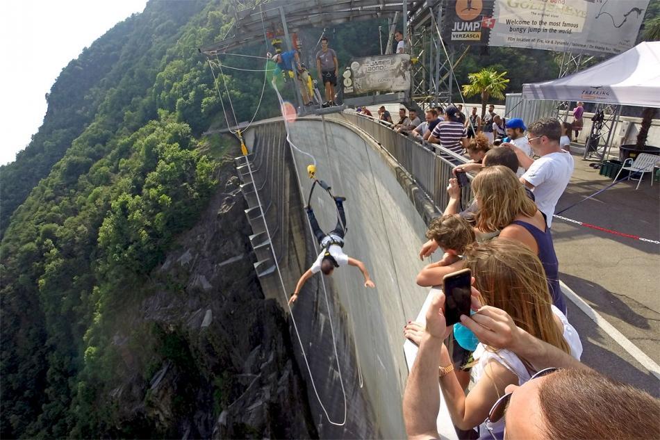 007 BUNGY JUMPING