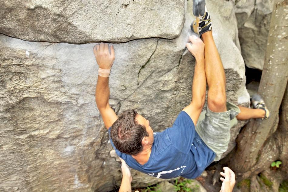 BOULDERING IN TESSIN